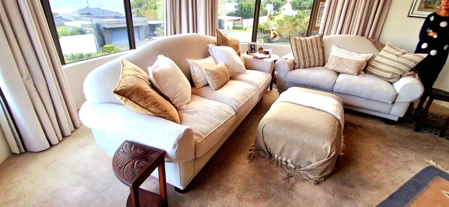5 Bedroom Property for Sale in Beacon Bay Eastern Cape